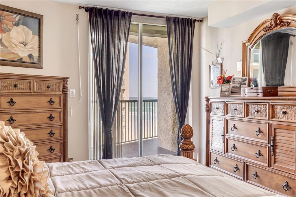 For Sale: $649,900 (3 beds, 3 baths, 2329 Square Feet)