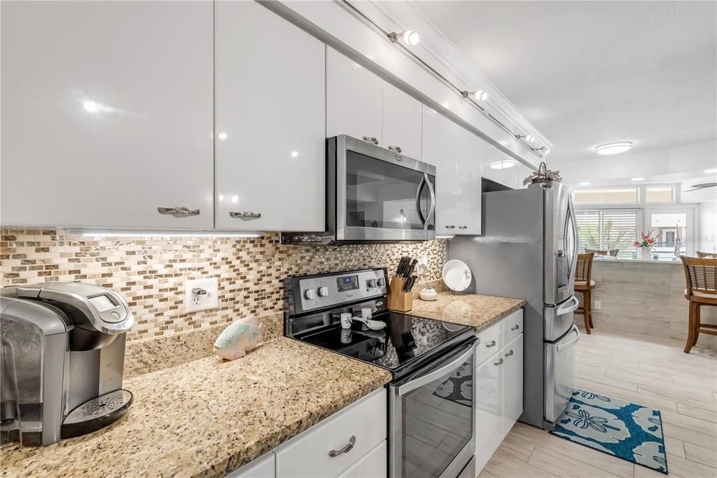 For Sale: $649,900 (3 beds, 3 baths, 2329 Square Feet)