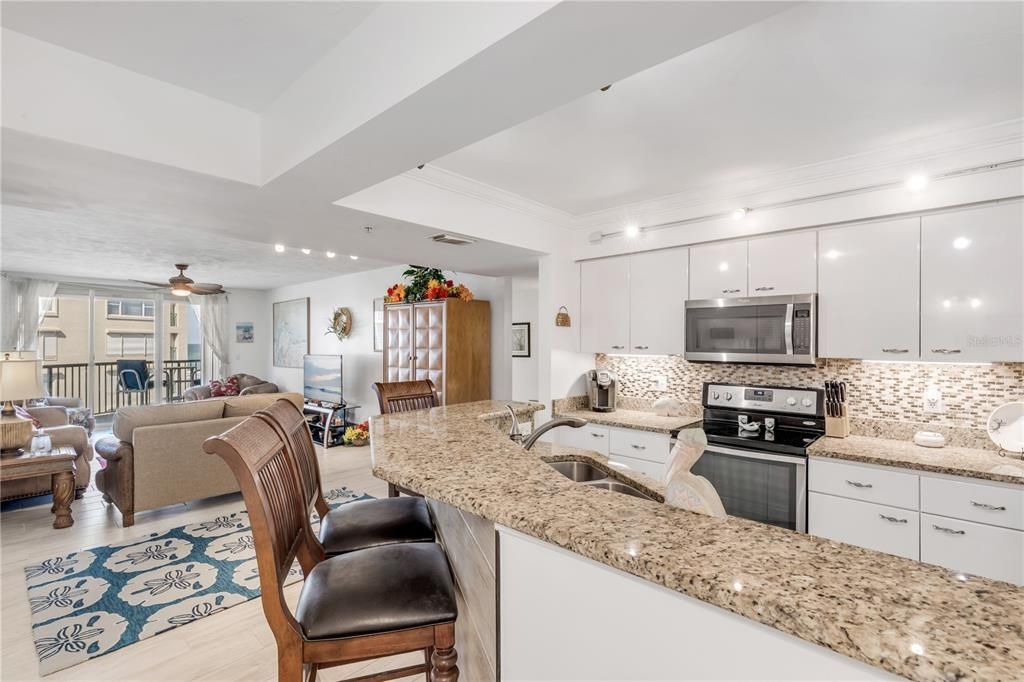 For Sale: $649,900 (3 beds, 3 baths, 2329 Square Feet)