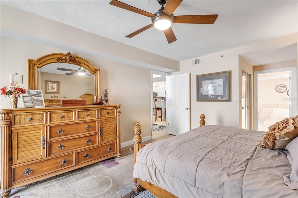 For Sale: $649,900 (3 beds, 3 baths, 2329 Square Feet)