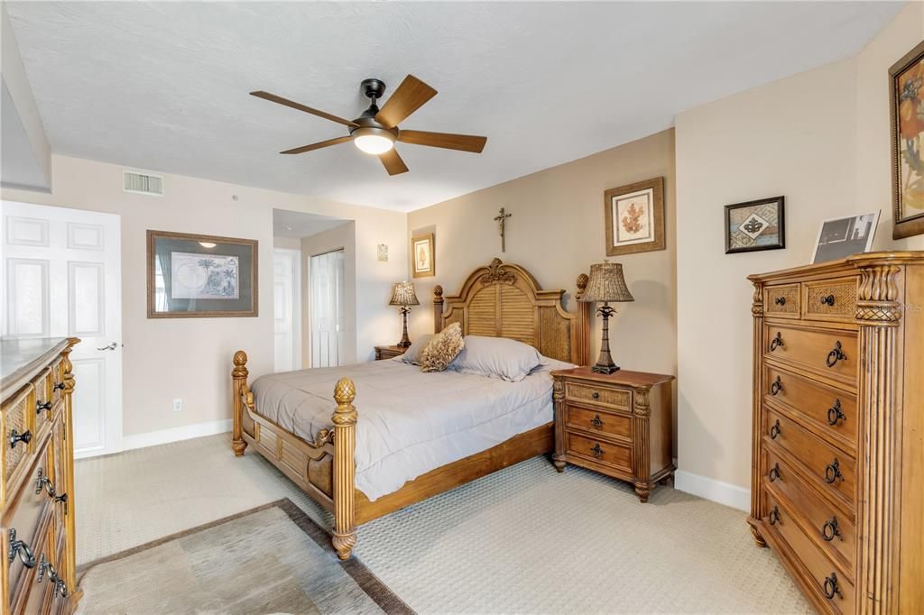 For Sale: $649,900 (3 beds, 3 baths, 2329 Square Feet)