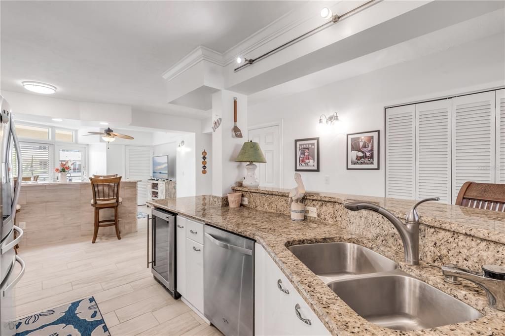 For Sale: $649,900 (3 beds, 3 baths, 2329 Square Feet)