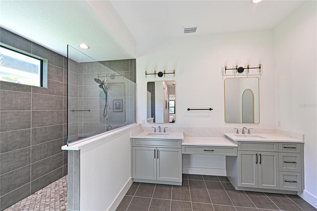 待售: $950,000 (3 贝兹, 2 浴室, 2271 平方英尺)