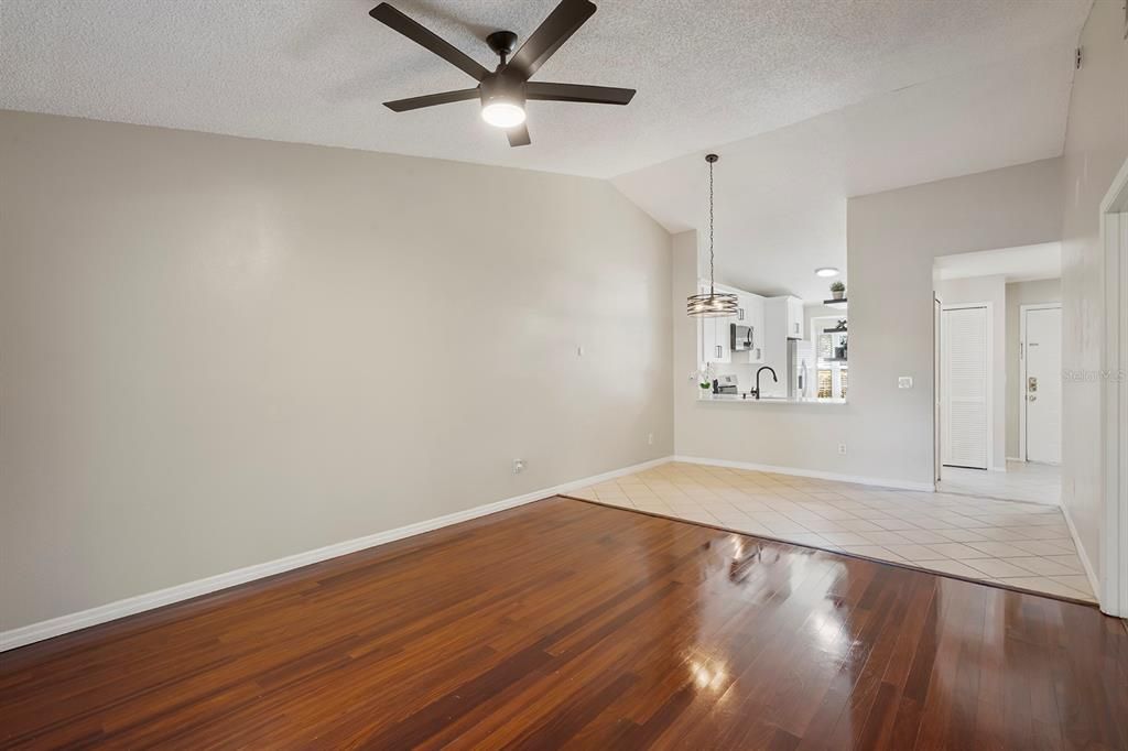 En Venta: $275,000 (3 camas, 2 baños, 1126 Pies cuadrados)