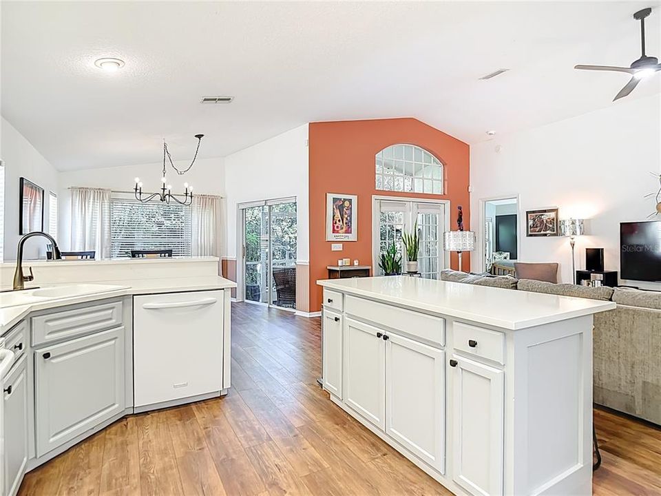 Active With Contract: $330,000 (3 beds, 2 baths, 1583 Square Feet)