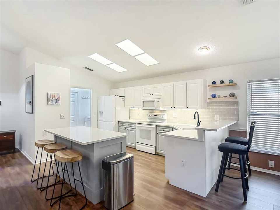 Active With Contract: $330,000 (3 beds, 2 baths, 1583 Square Feet)