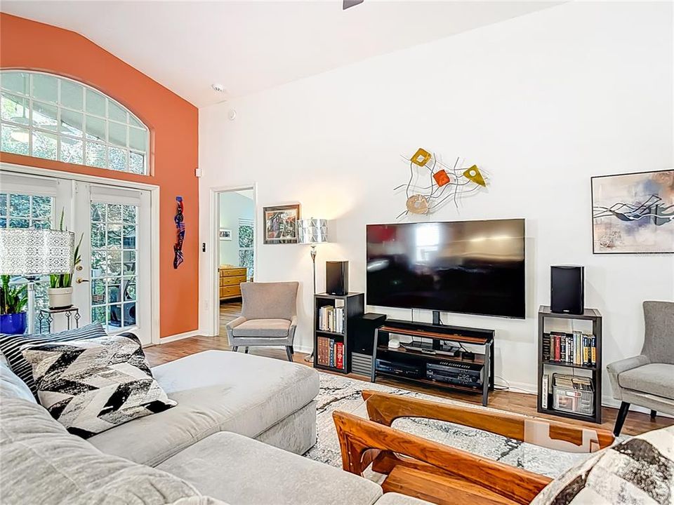 Active With Contract: $330,000 (3 beds, 2 baths, 1583 Square Feet)