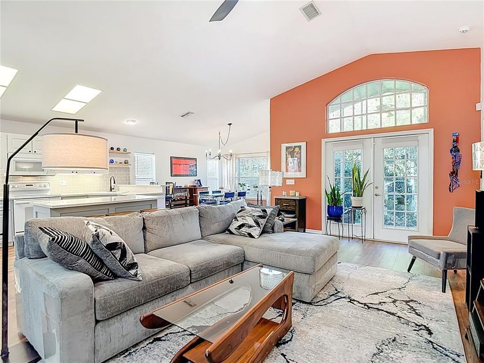 Active With Contract: $330,000 (3 beds, 2 baths, 1583 Square Feet)