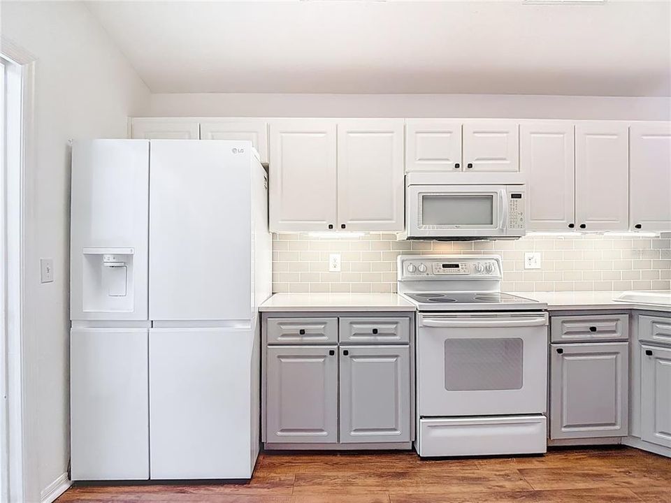 Active With Contract: $330,000 (3 beds, 2 baths, 1583 Square Feet)