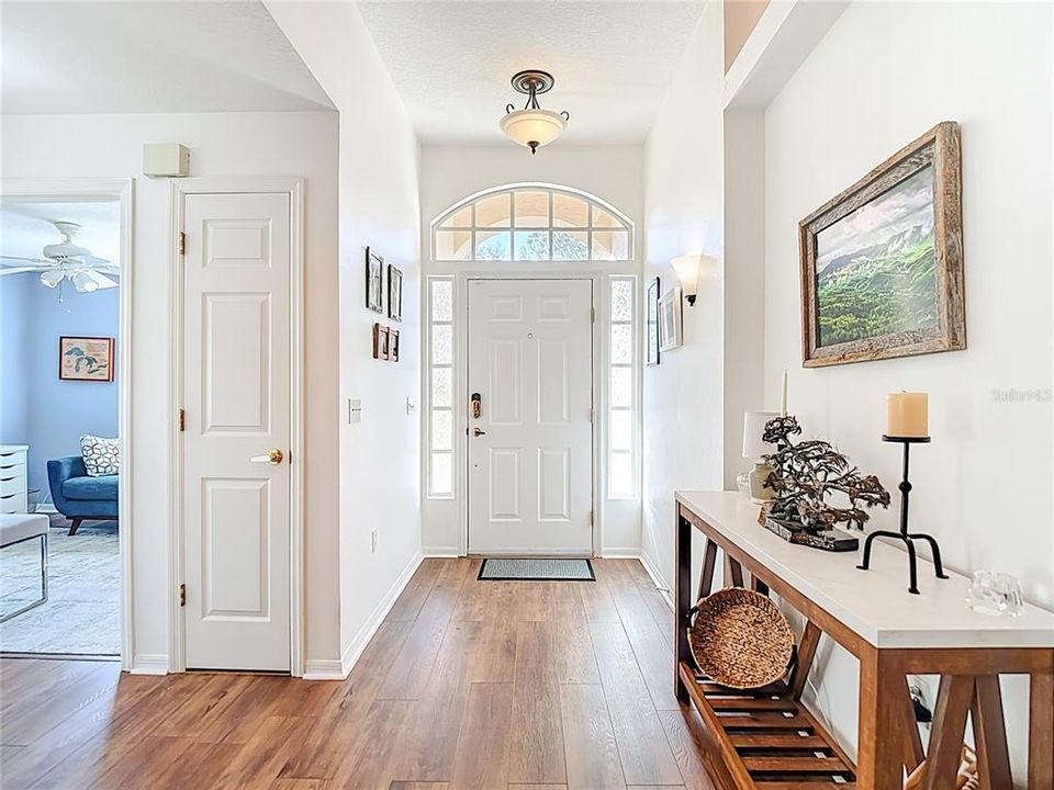 Active With Contract: $330,000 (3 beds, 2 baths, 1583 Square Feet)