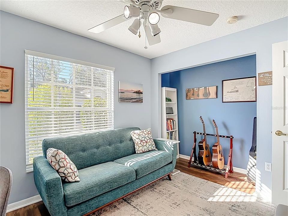 Active With Contract: $330,000 (3 beds, 2 baths, 1583 Square Feet)