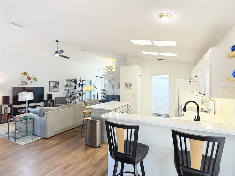 Active With Contract: $330,000 (3 beds, 2 baths, 1583 Square Feet)