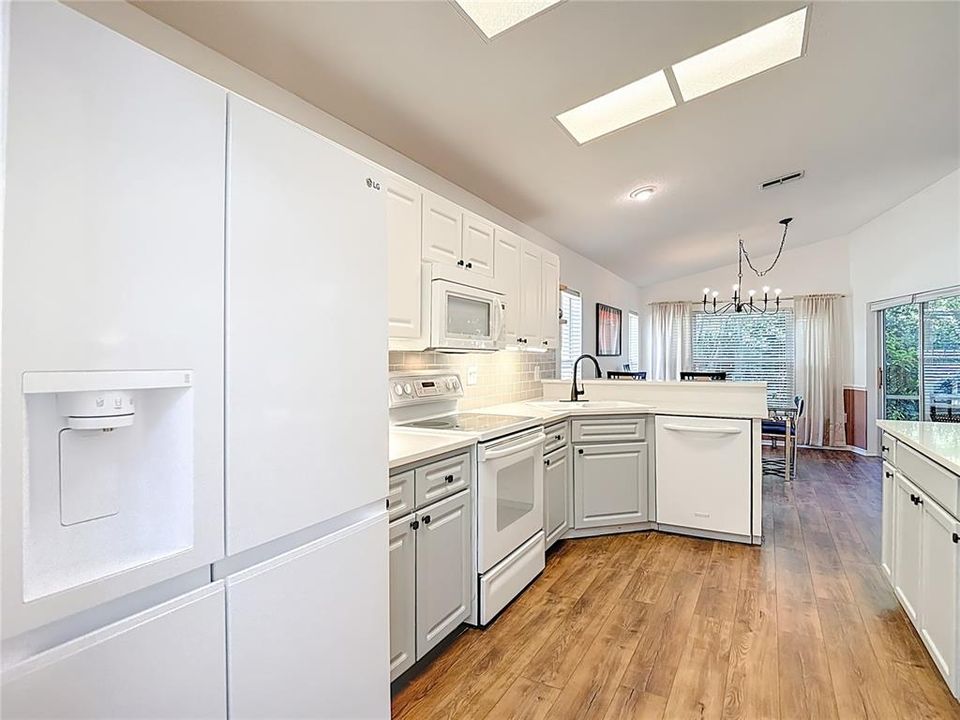 Active With Contract: $330,000 (3 beds, 2 baths, 1583 Square Feet)