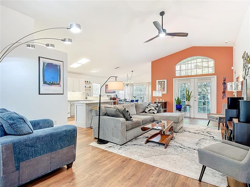 Active With Contract: $330,000 (3 beds, 2 baths, 1583 Square Feet)