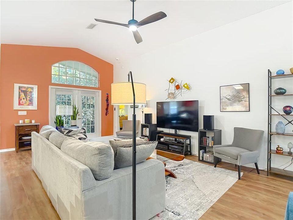 Active With Contract: $330,000 (3 beds, 2 baths, 1583 Square Feet)