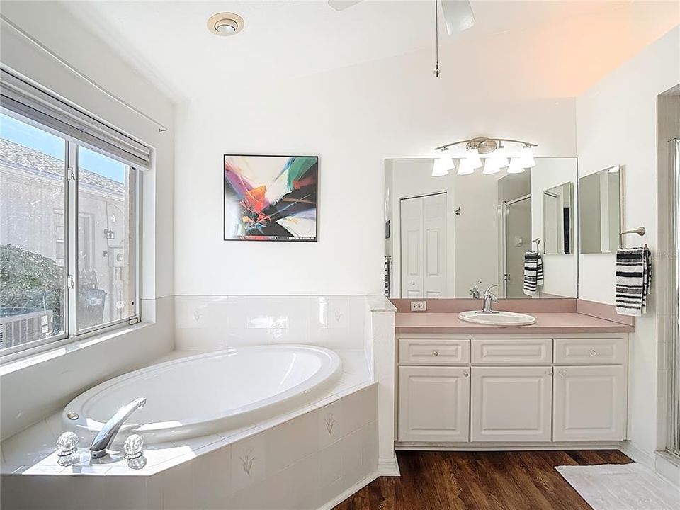 Active With Contract: $330,000 (3 beds, 2 baths, 1583 Square Feet)