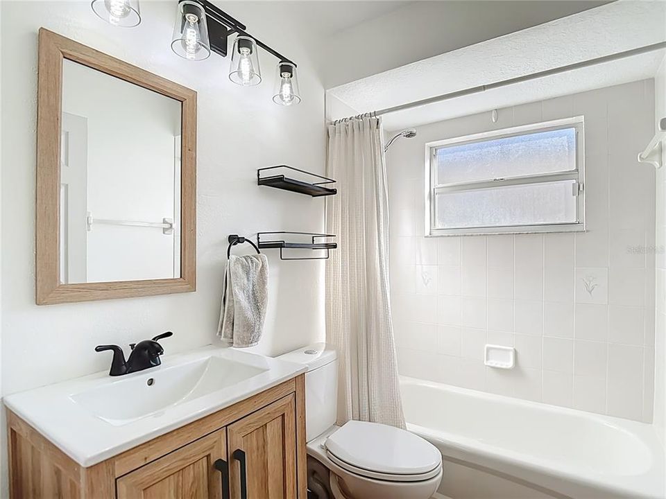 Active With Contract: $330,000 (3 beds, 2 baths, 1583 Square Feet)