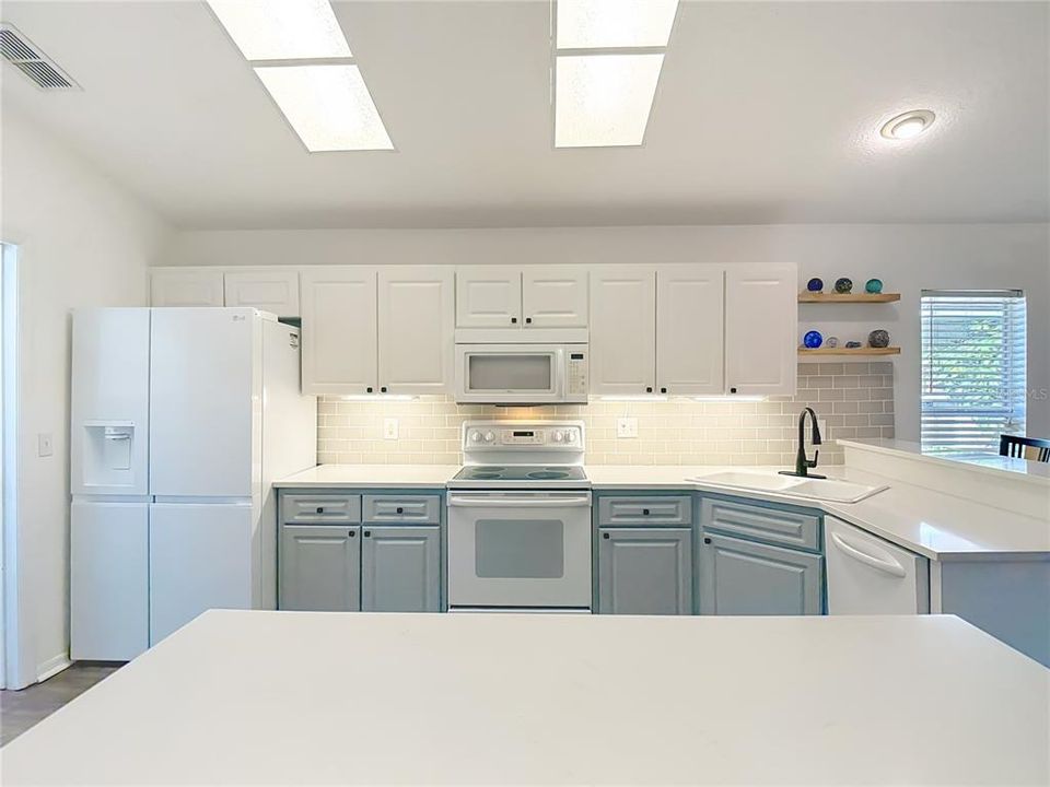 Active With Contract: $330,000 (3 beds, 2 baths, 1583 Square Feet)