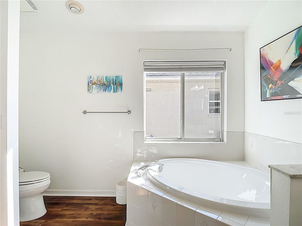 Active With Contract: $330,000 (3 beds, 2 baths, 1583 Square Feet)