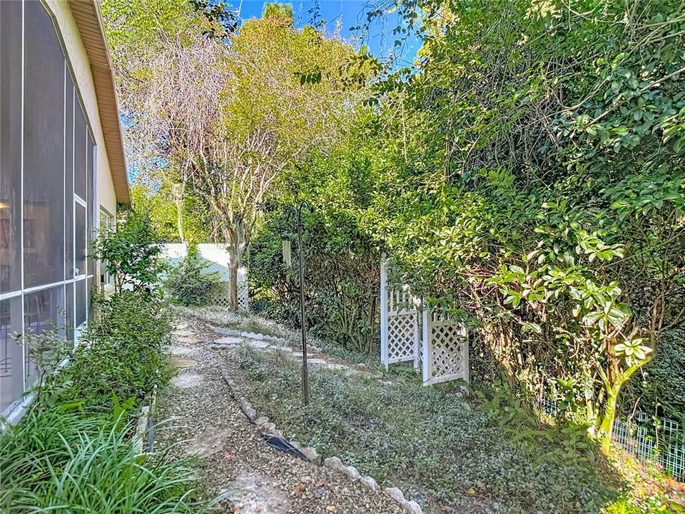 Active With Contract: $330,000 (3 beds, 2 baths, 1583 Square Feet)