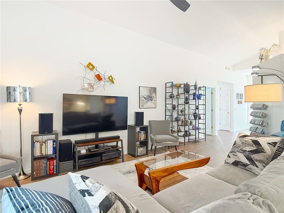 Active With Contract: $330,000 (3 beds, 2 baths, 1583 Square Feet)