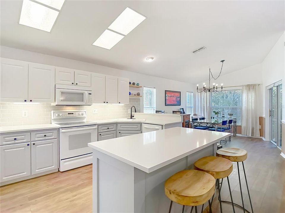 Active With Contract: $330,000 (3 beds, 2 baths, 1583 Square Feet)