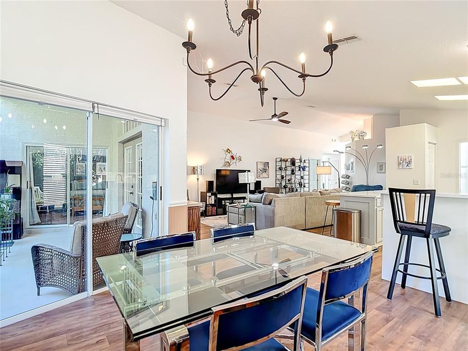 Active With Contract: $330,000 (3 beds, 2 baths, 1583 Square Feet)