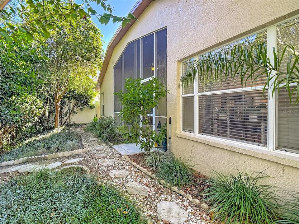 Active With Contract: $330,000 (3 beds, 2 baths, 1583 Square Feet)