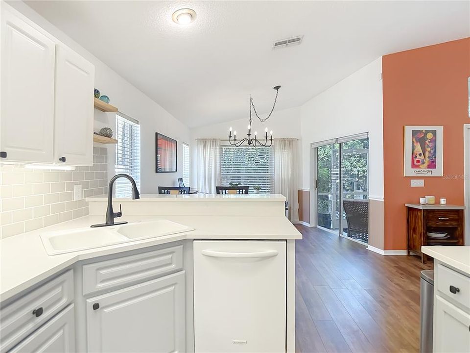 Active With Contract: $330,000 (3 beds, 2 baths, 1583 Square Feet)