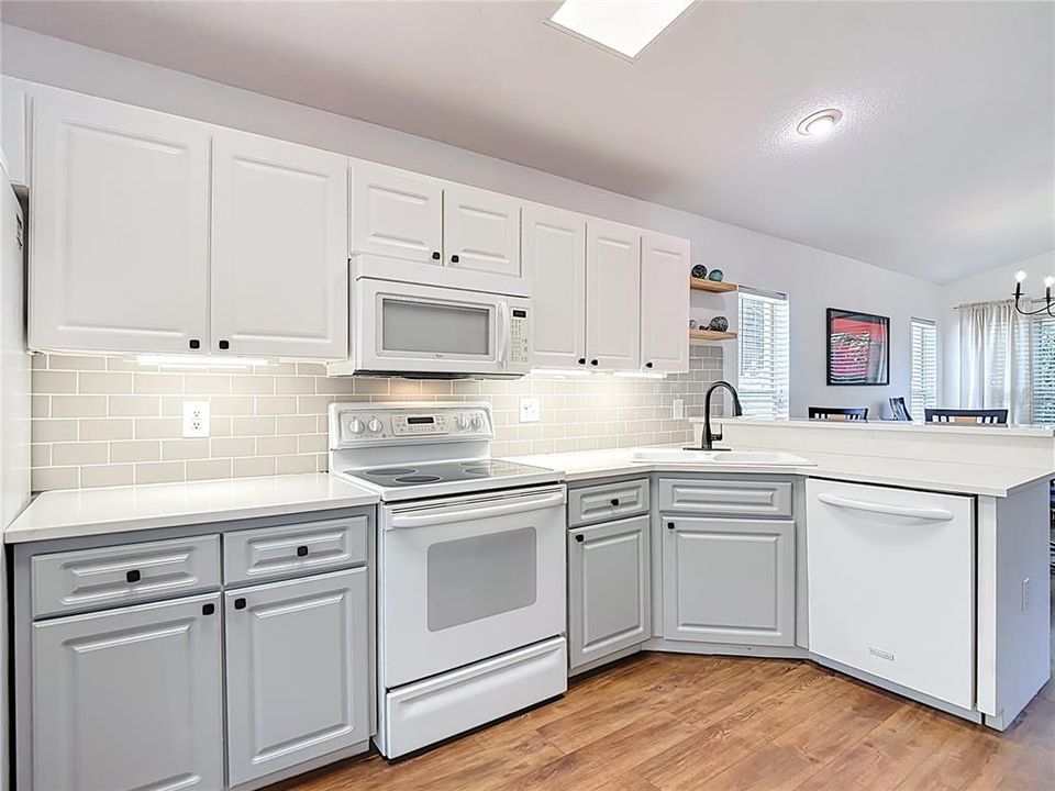 Active With Contract: $330,000 (3 beds, 2 baths, 1583 Square Feet)