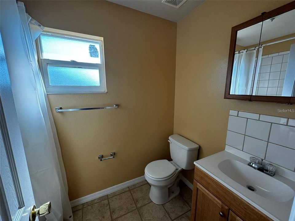 For Rent: $1,650 (2 beds, 1 baths, 1048 Square Feet)