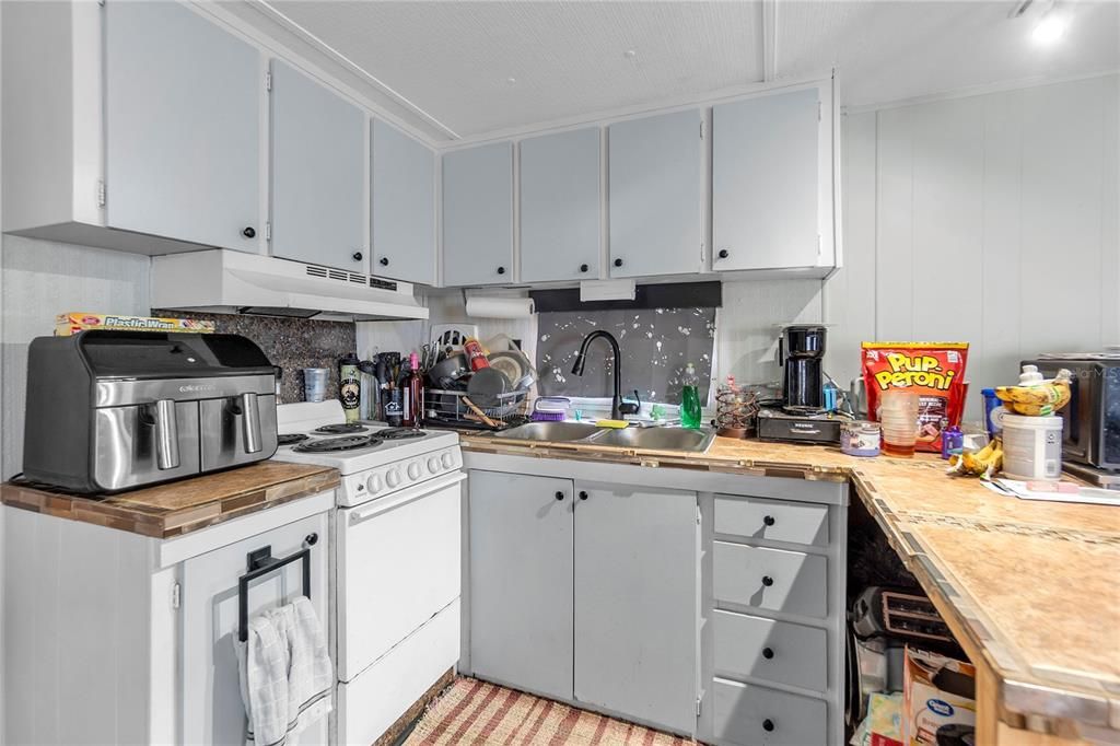 For Sale: $125,000 (2 beds, 1 baths, 760 Square Feet)