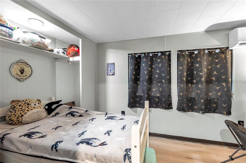 For Sale: $125,000 (2 beds, 1 baths, 760 Square Feet)