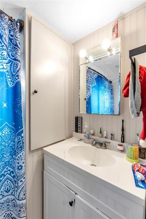 For Sale: $125,000 (2 beds, 1 baths, 760 Square Feet)