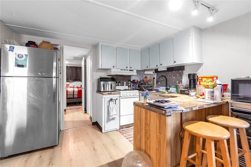 For Sale: $125,000 (2 beds, 1 baths, 760 Square Feet)