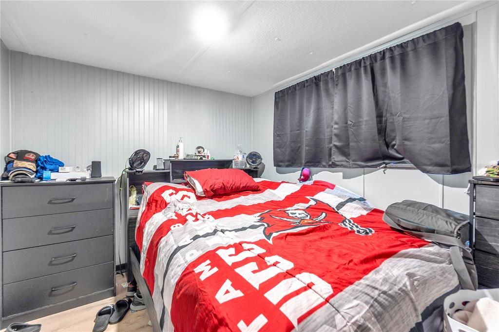 For Sale: $125,000 (2 beds, 1 baths, 760 Square Feet)