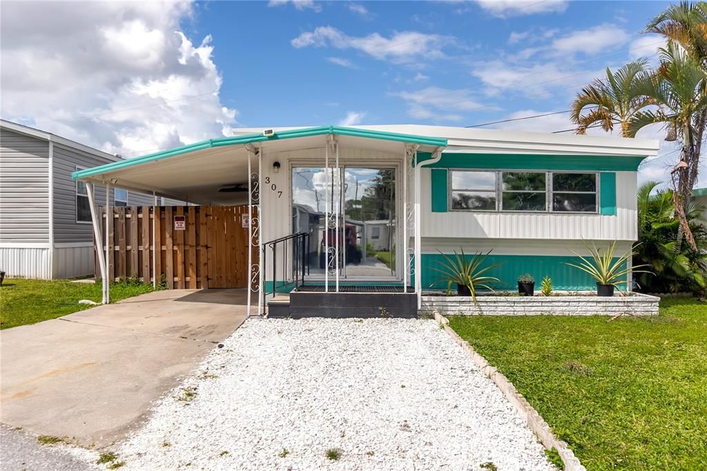 For Sale: $125,000 (2 beds, 1 baths, 760 Square Feet)