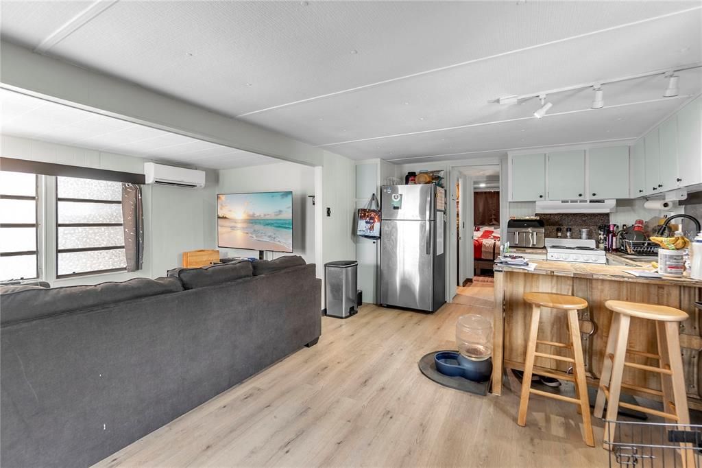 For Sale: $125,000 (2 beds, 1 baths, 760 Square Feet)