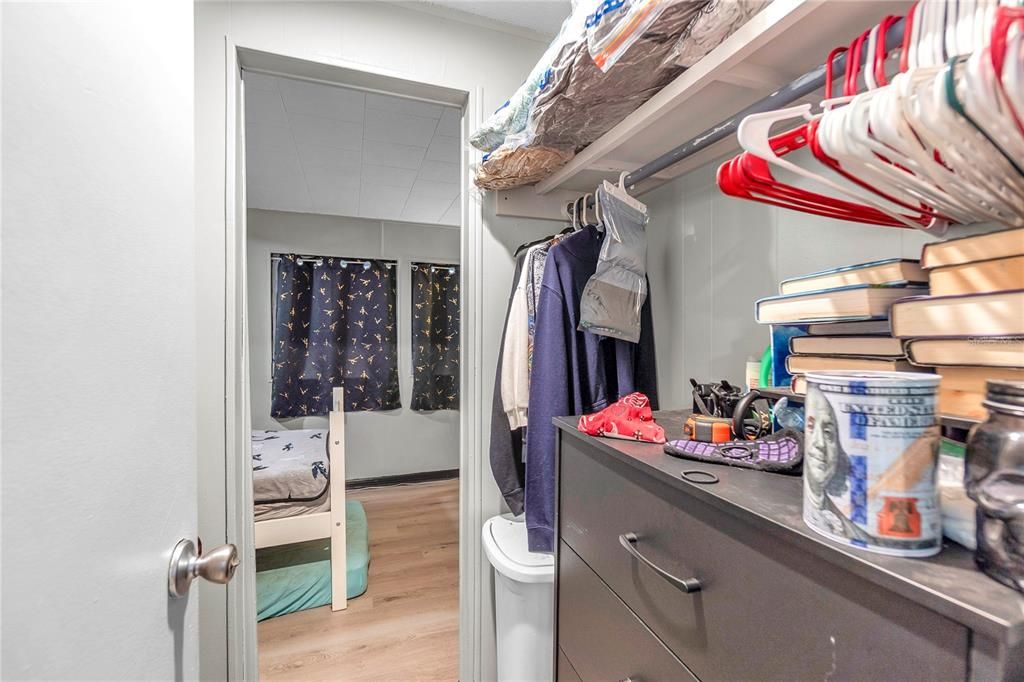 For Sale: $125,000 (2 beds, 1 baths, 760 Square Feet)