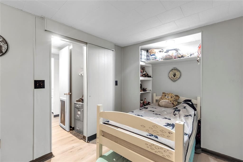 For Sale: $125,000 (2 beds, 1 baths, 760 Square Feet)