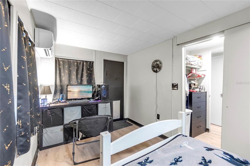 For Sale: $125,000 (2 beds, 1 baths, 760 Square Feet)