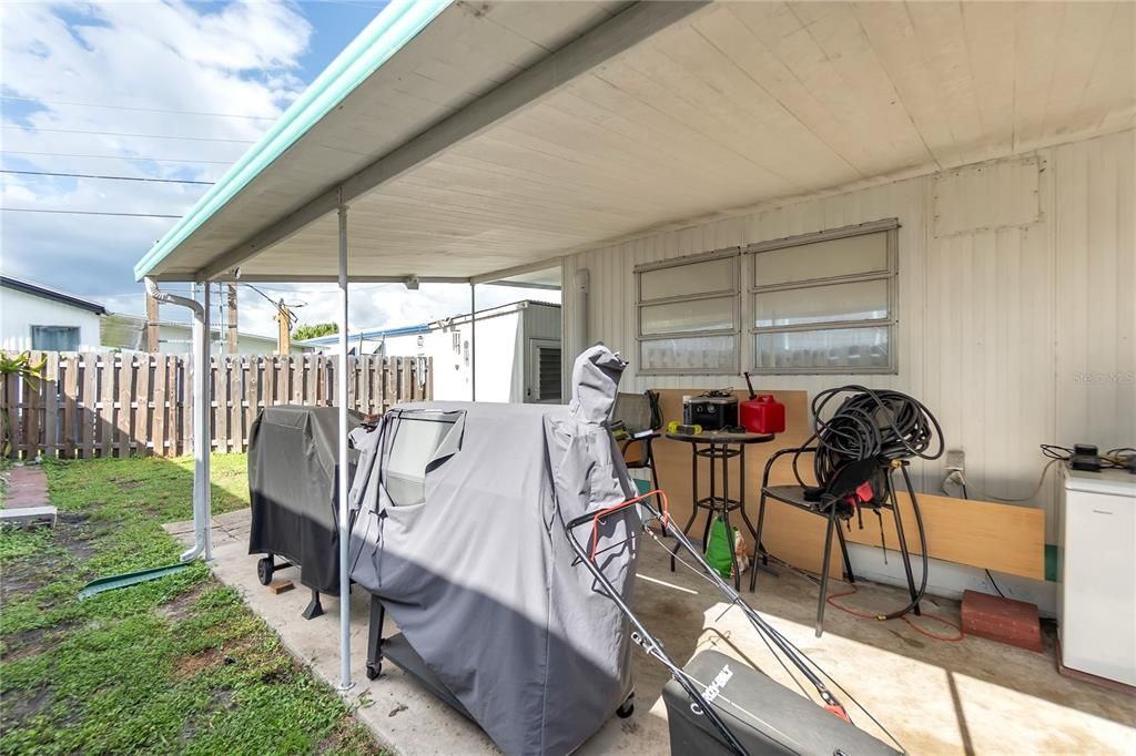 For Sale: $125,000 (2 beds, 1 baths, 760 Square Feet)