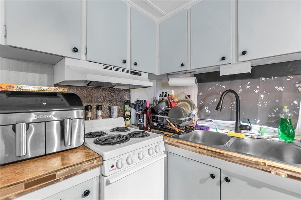 For Sale: $125,000 (2 beds, 1 baths, 760 Square Feet)