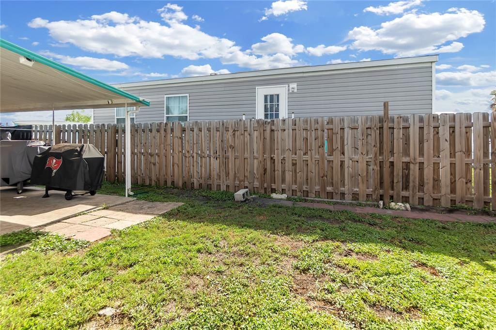 For Sale: $125,000 (2 beds, 1 baths, 760 Square Feet)