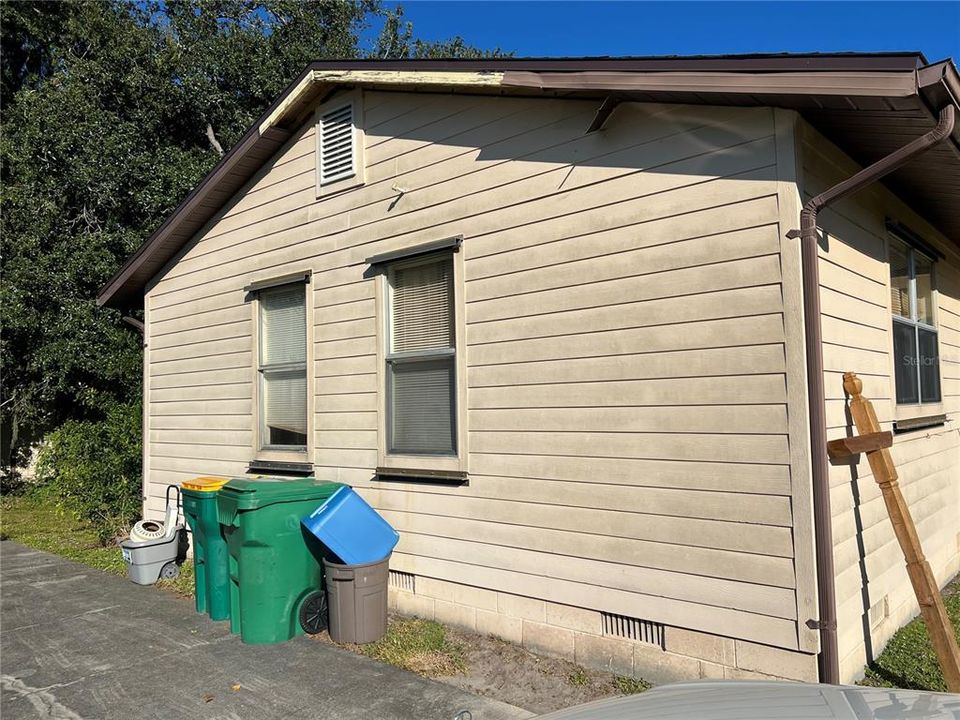 Active With Contract: $145,000 (3 beds, 2 baths, 1152 Square Feet)