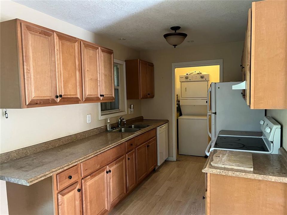 Active With Contract: $145,000 (3 beds, 2 baths, 1152 Square Feet)