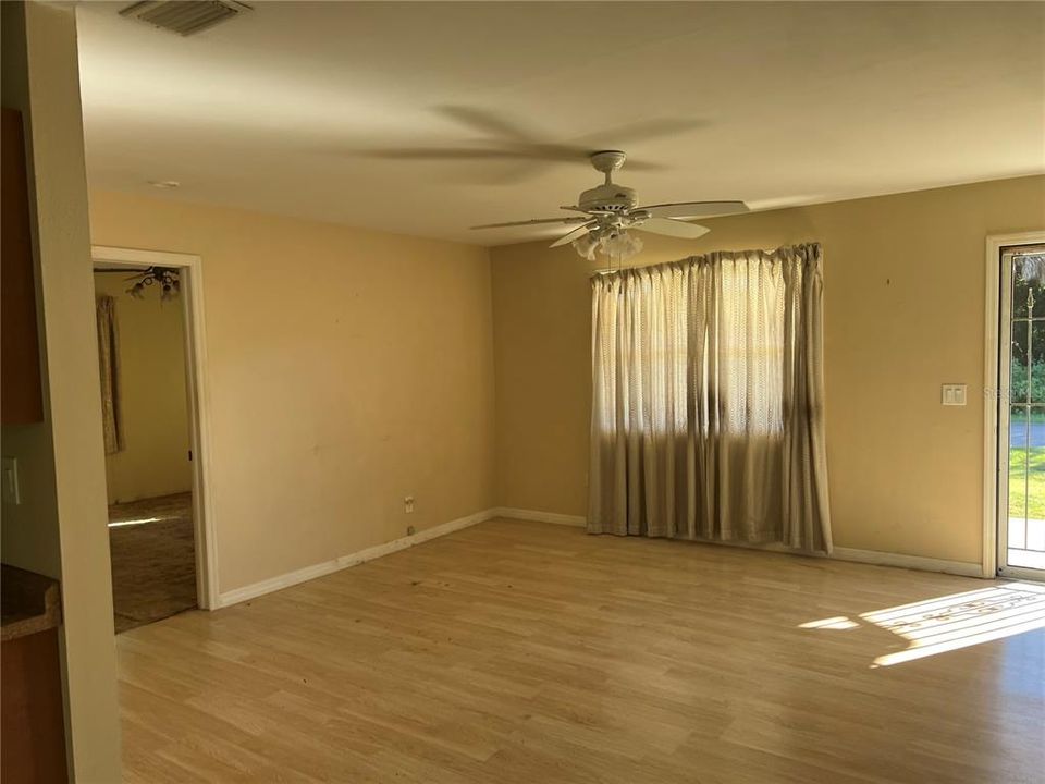 Active With Contract: $145,000 (3 beds, 2 baths, 1152 Square Feet)