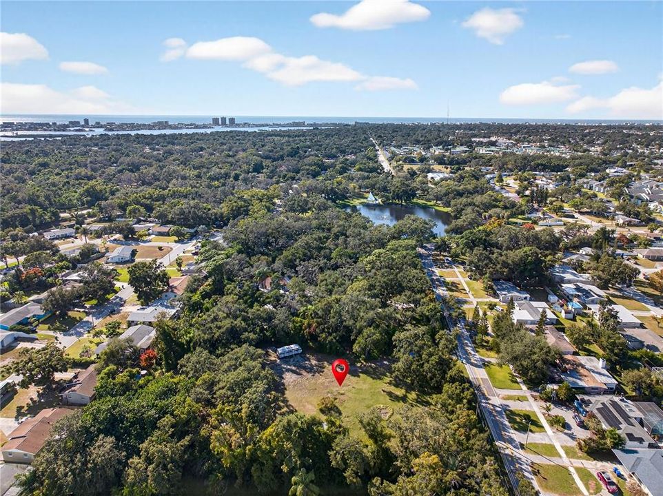 合同活跃: $999,000 (1.37 acres)