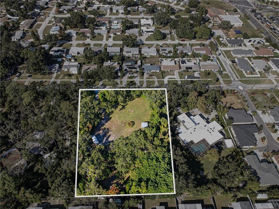 合同活跃: $999,000 (1.37 acres)