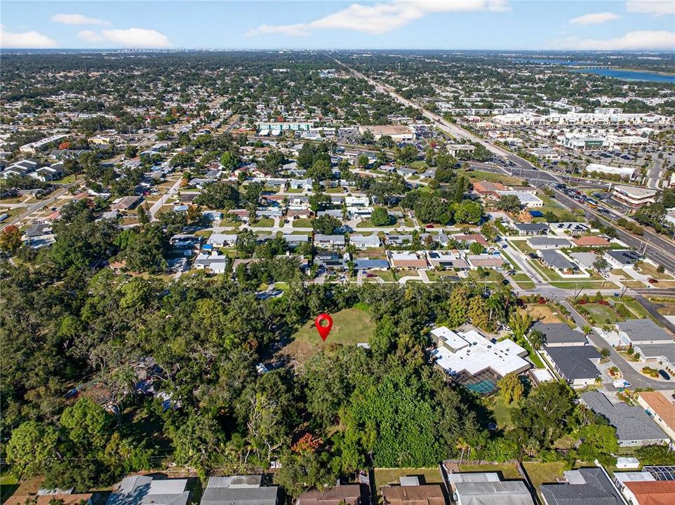 合同活跃: $999,000 (1.37 acres)